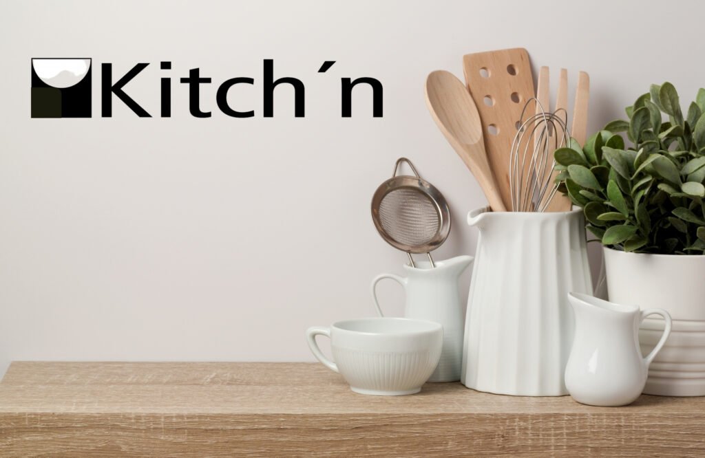 kitchn logo ved siden av kjøkkenutstyr